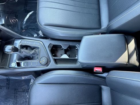 Used 2024 Volkswagen Tiguan SE AWD/4WD image 34