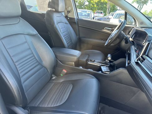 Used 2025 Kia Sportage SX AWD/4WD image 6