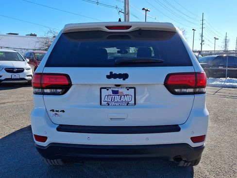 Used 2019 Jeep Grand Cherokee Laredo image 6