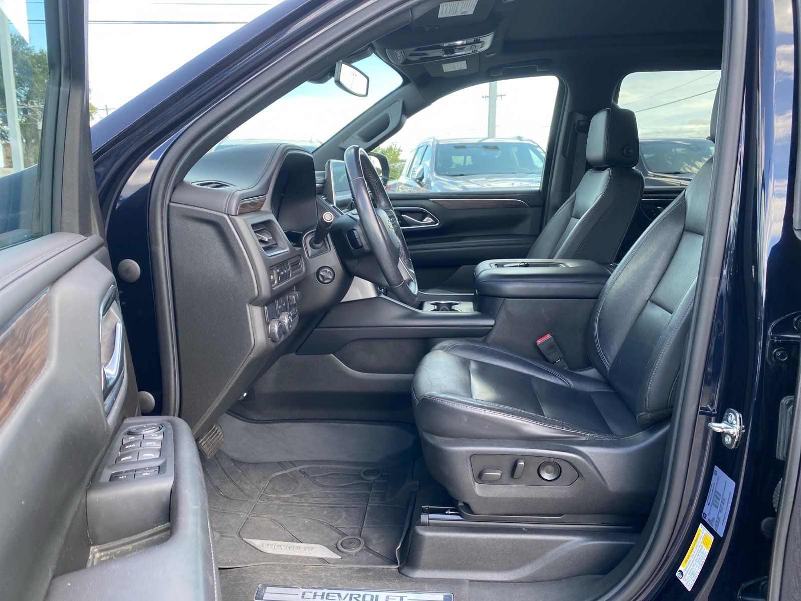 Used 2021 Chevrolet Suburban LT w/ LT Signature Package RWD image 16