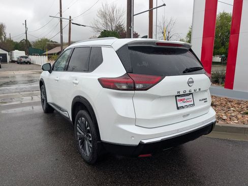 New 2026 Nissan Rogue Platinum image 5