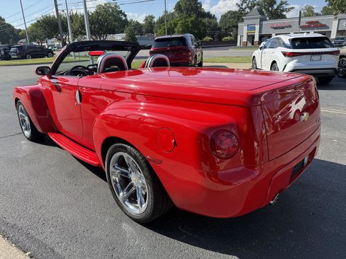 Used 2004 Chevrolet SSR w/ Preferred Equipment Group RWD image 6