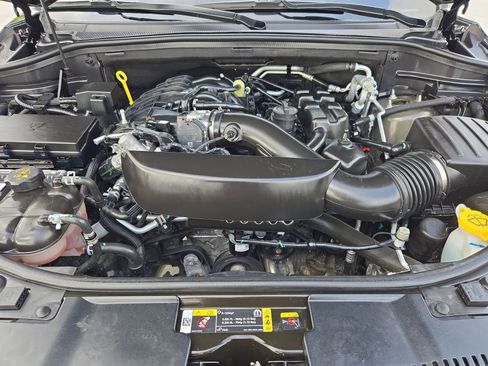 Used 2025 Dodge Durango GT AWD/4WD image 34