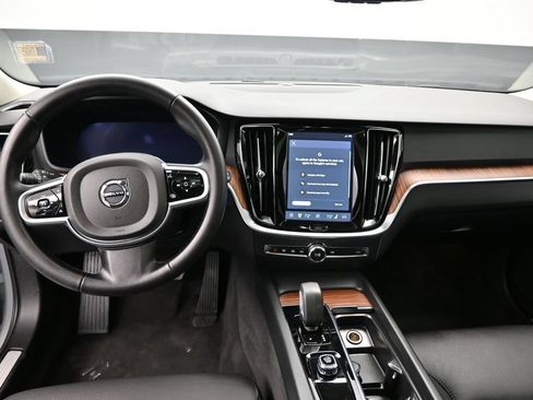Used 2025 Volvo V60 B5 Cross Country Plus AWD/4WD image 13