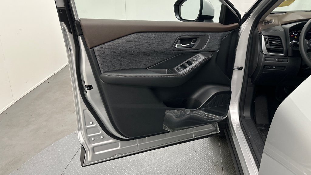 Certified 2023 Nissan Rogue SV AWD/4WD image 17