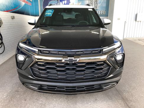 Used 2025 Chevrolet TrailBlazer ACTIV w/ Convenience Package AWD/4WD image 2