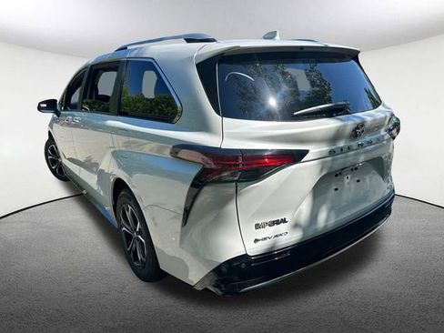 New 2026 Toyota Sienna Platinum AWD/4WD image 7