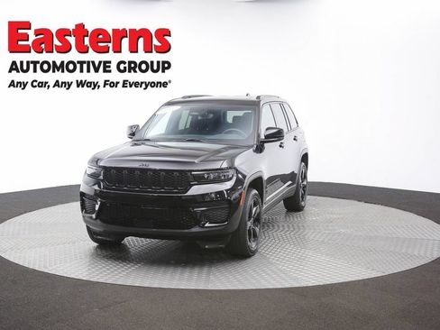 Used 2024 Jeep Grand Cherokee Altitude AWD/4WD image 55