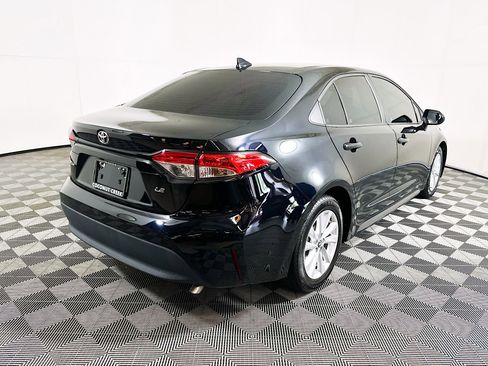 Used 2023 Toyota Corolla LE w/ LE Convenience Package FWD image 3