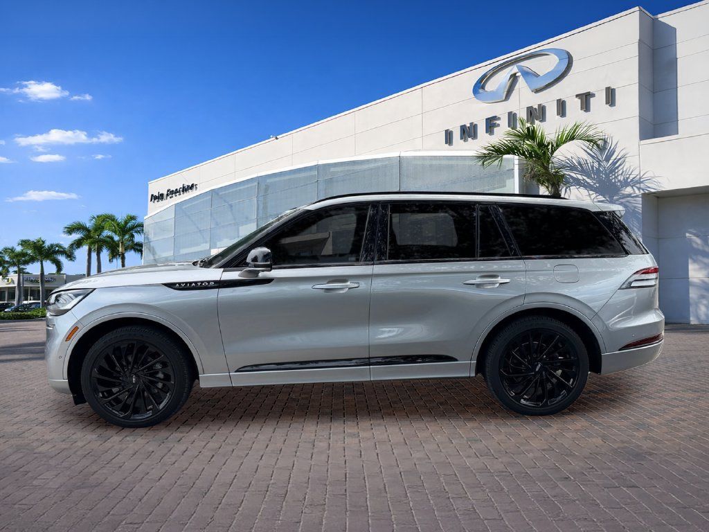 Used 2023 Lincoln Aviator Reserve w/ Equipment Group 201A RWD image 4
