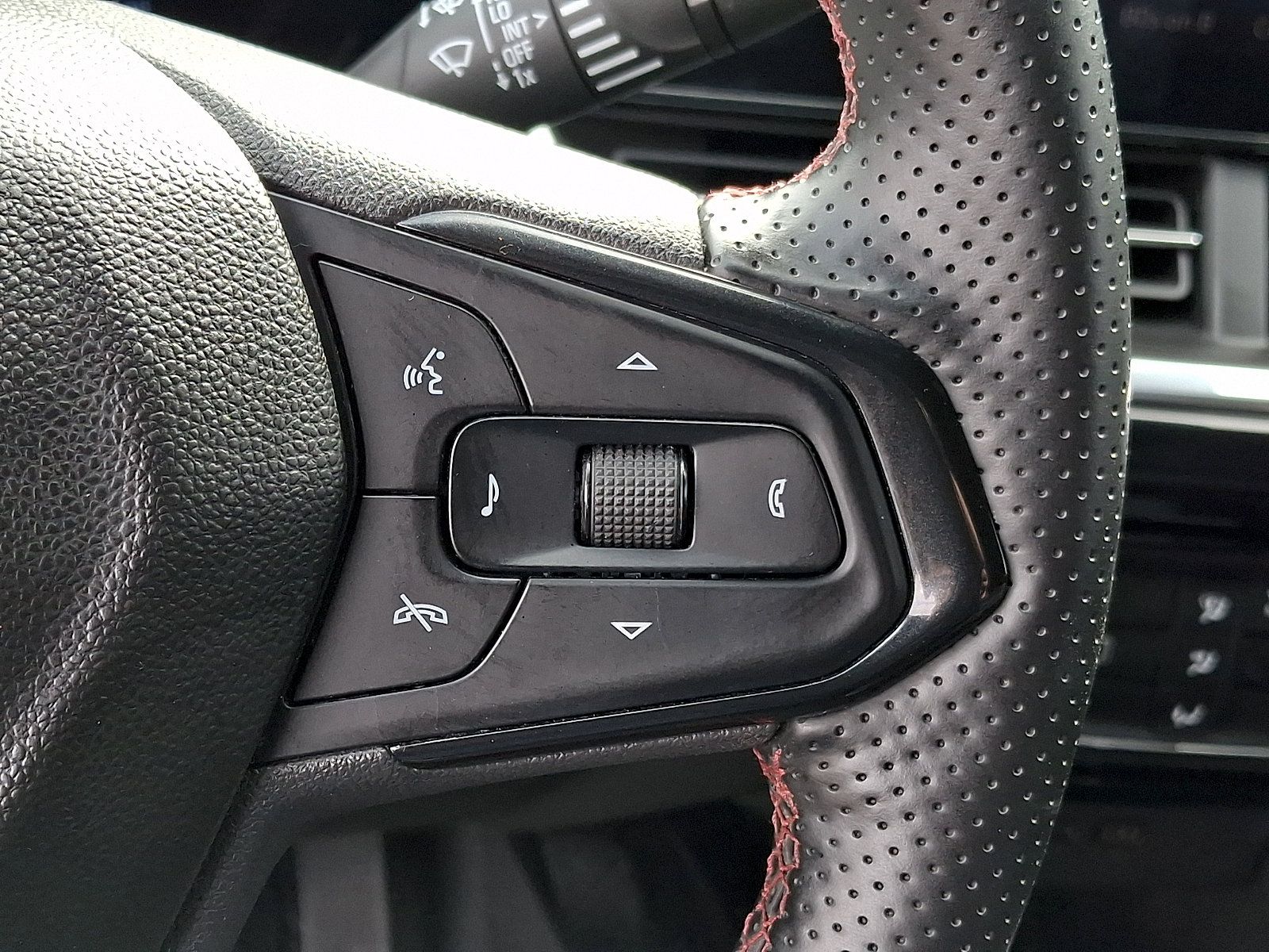 Used 2024 Chevrolet Trax RS w/ Driver Confidence Package FWD image 20