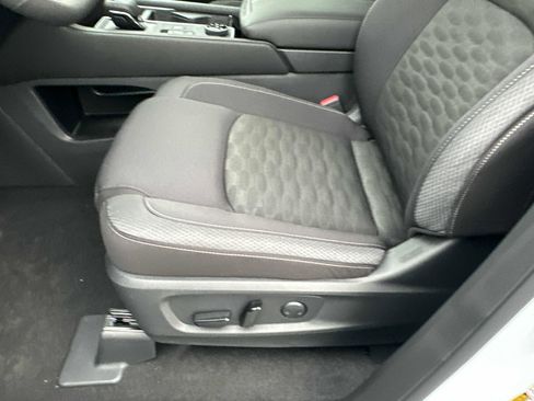 New 2025 Nissan Pathfinder SV image 25