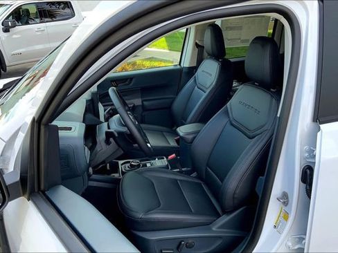 New 2025 Ford Maverick Lariat w/ Black Appearance Package image 9