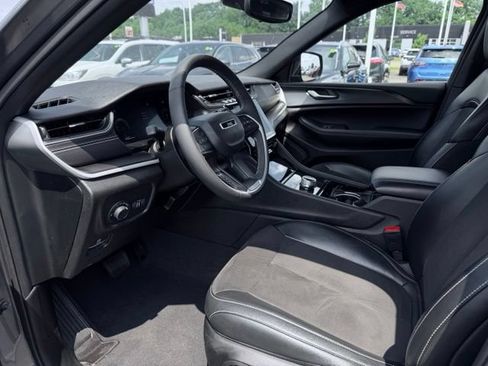 Used 2023 Jeep Grand Cherokee L Laredo AWD/4WD image 20