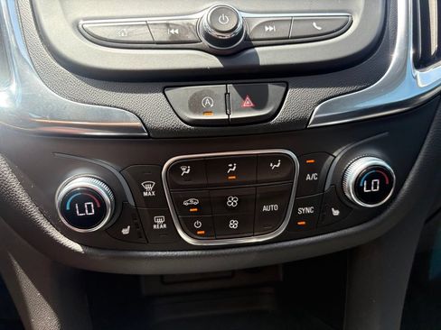 Used 2022 Chevrolet Equinox LT FWD image 18