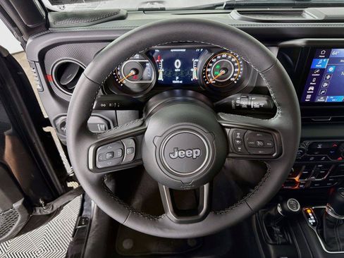 Used 2026 Jeep Wrangler Unlimited Rubicon AWD/4WD image 3