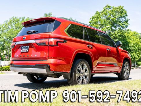 Used 2023 Toyota Sequoia Capstone AWD/4WD image 5