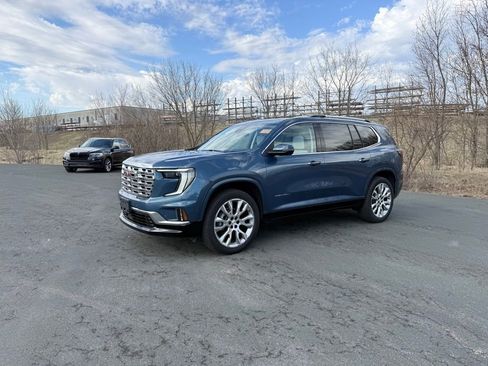 Used 2025 GMC Acadia Denali w/ Super Cruise Package image 3