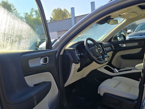 Used 2026 Volvo XC40 B5 Plus AWD/4WD image 21