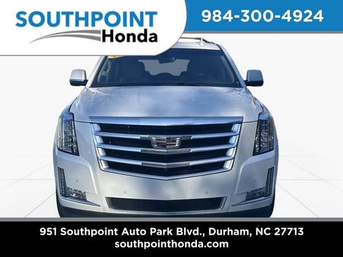 Used 2019 Cadillac Escalade Luxury image 2