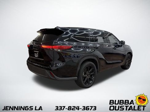 Used 2022 Toyota Highlander L FWD image 5