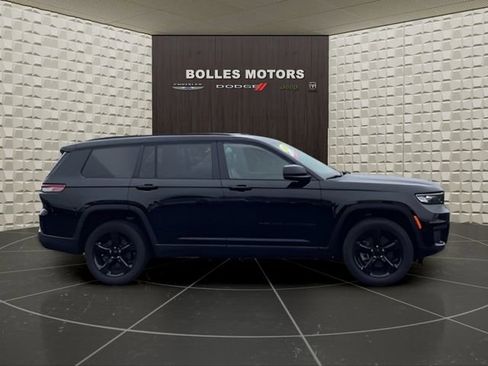 Certified 2023 Jeep Grand Cherokee L Altitude image 3