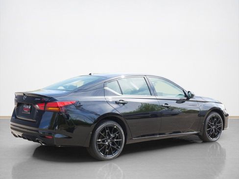 New 2026 Nissan Altima 2.5 SR w/ SR Midnight Edition Package AWD/4WD image 2