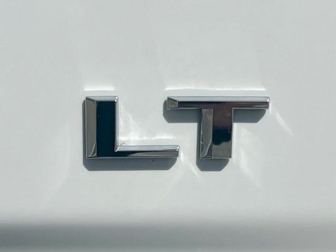 Used 2025 Chevrolet Silverado 1500 LT image 9