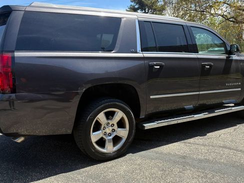 Used 2018 Chevrolet Suburban LT w/ LT Signature Package AWD/4WD image 10