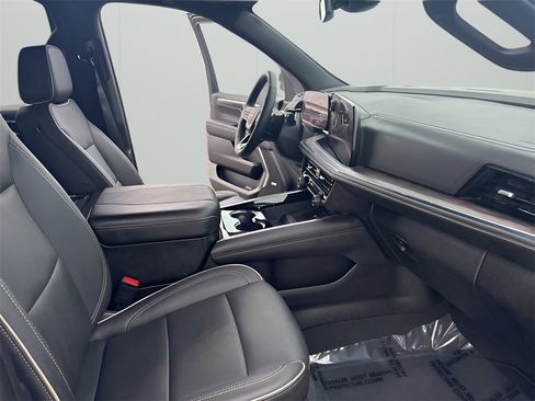 Used 2025 Chevrolet Tahoe Premier image 23