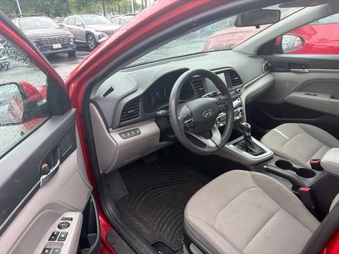 Used 2020 Hyundai Elantra SEL w/ Winter Weather Package FWD image 9