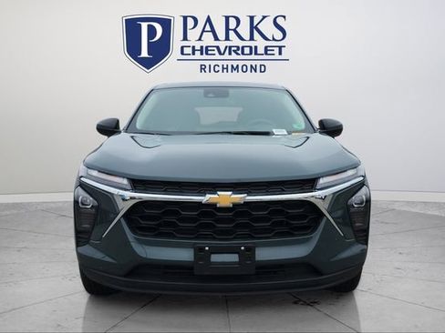 Certified 2025 Chevrolet Trax LS w/ Driver Confidence Package image 2