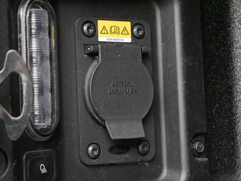 Used 2023 Ford Maverick Lariat w/ Lariat Luxury Package image 11