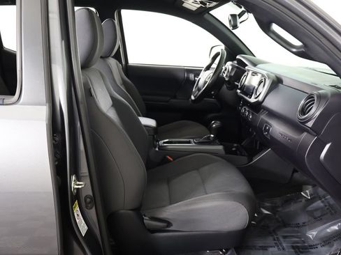 Used 2016 Toyota Tacoma TRD Off-Road w/ Towing Package AWD/4WD image 29