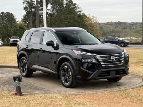 Used 2025 Nissan Rogue SV w/ SV Premium Package image 9