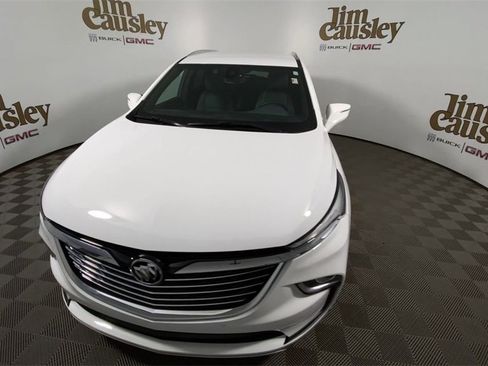 Used 2023 Buick Enclave Essence image 3