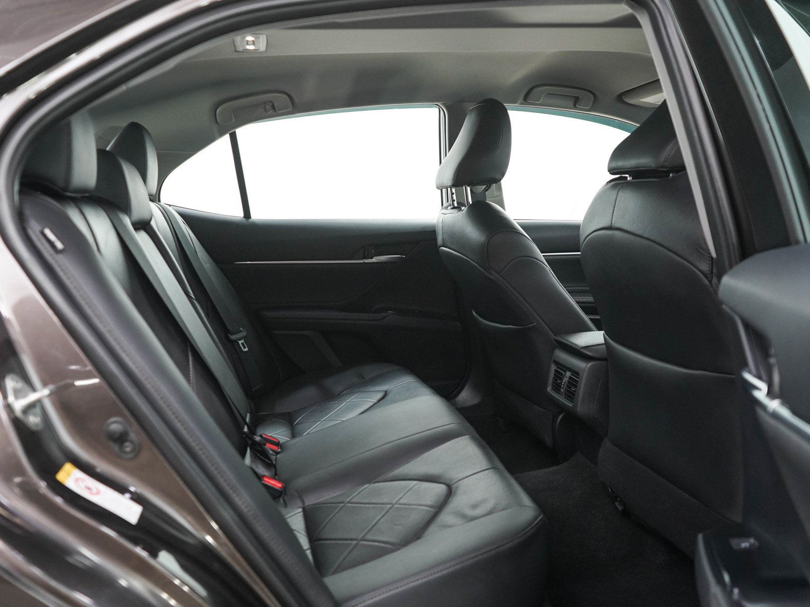 Used 2018 Toyota Camry XLE FWD image 12