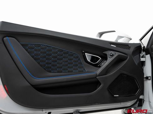 Used 2023 Lamborghini Huracan EVO RWD image 24