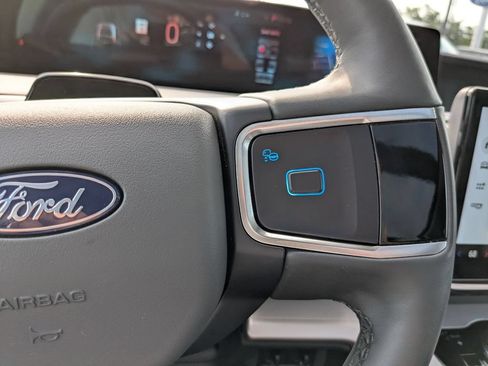 Used 2025 Ford Expedition Active AWD/4WD image 34