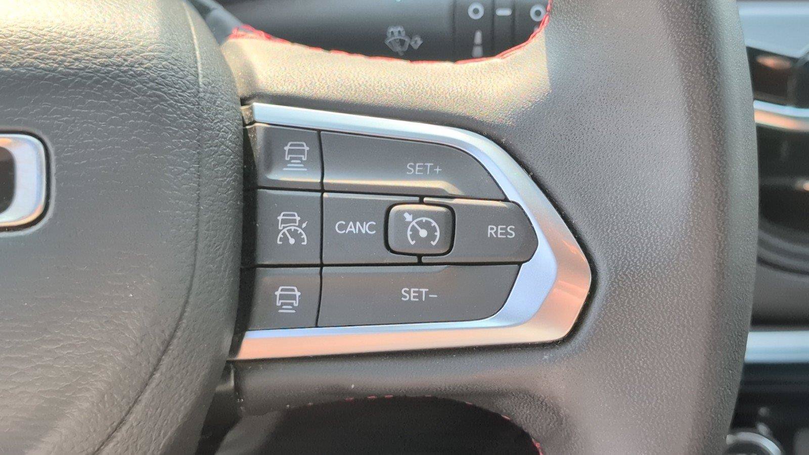 Used 2025 Jeep Compass Trailhawk AWD/4WD image 29