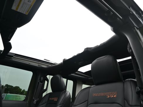 Used 2022 Jeep Wrangler Unlimited Rubicon w/ Xtreme Recon 35" Tire Package AWD/4WD image 30