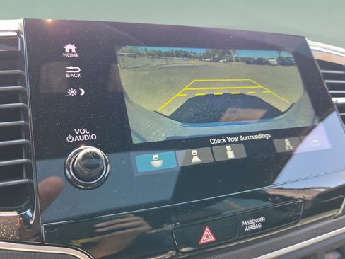 Used 2025 Honda Passport TrailSport image 33