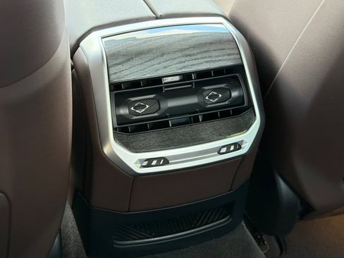 Used 2024 BMW 740i w/ Premium Package 2 RWD image 16