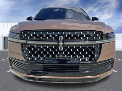 Used 2025 Lincoln Navigator Black Label AWD/4WD image 7