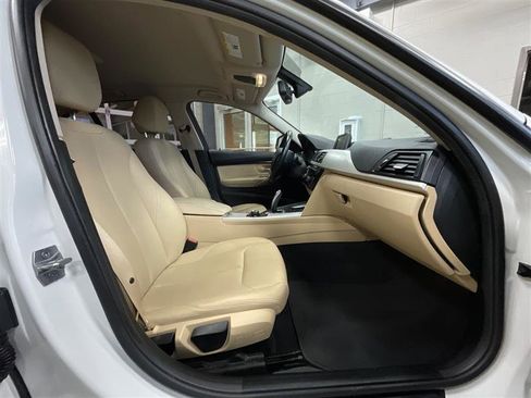 Used 2017 BMW 320i Sedan image 25