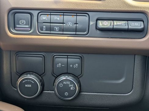 Used 2023 Chevrolet Tahoe High Country image 26