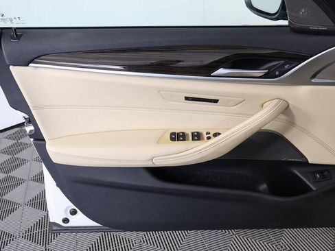 Used 2023 BMW 530i w/ Premium Package RWD image 11