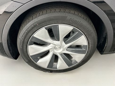 Used 2024 Tesla Model Y Long Range AWD/4WD image 11