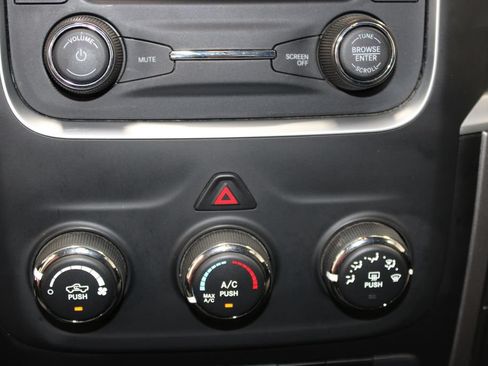 Used 2024 RAM 1500 Classic SLT AWD/4WD image 47