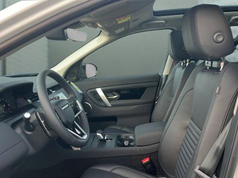 New 2025 Land Rover Discovery Sport S image 6